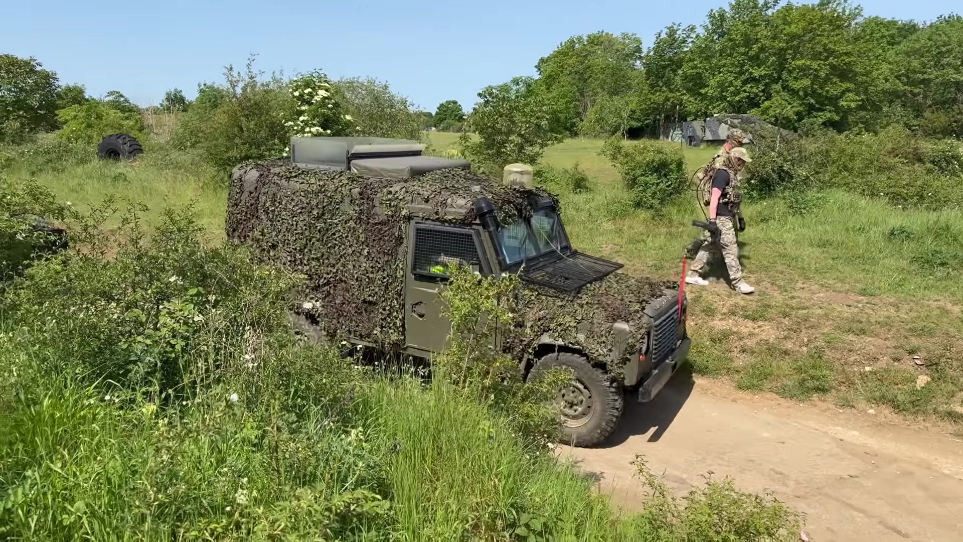 am-they-brought-armoured-vehicles-to-an-airsoft-battl-2.jpg